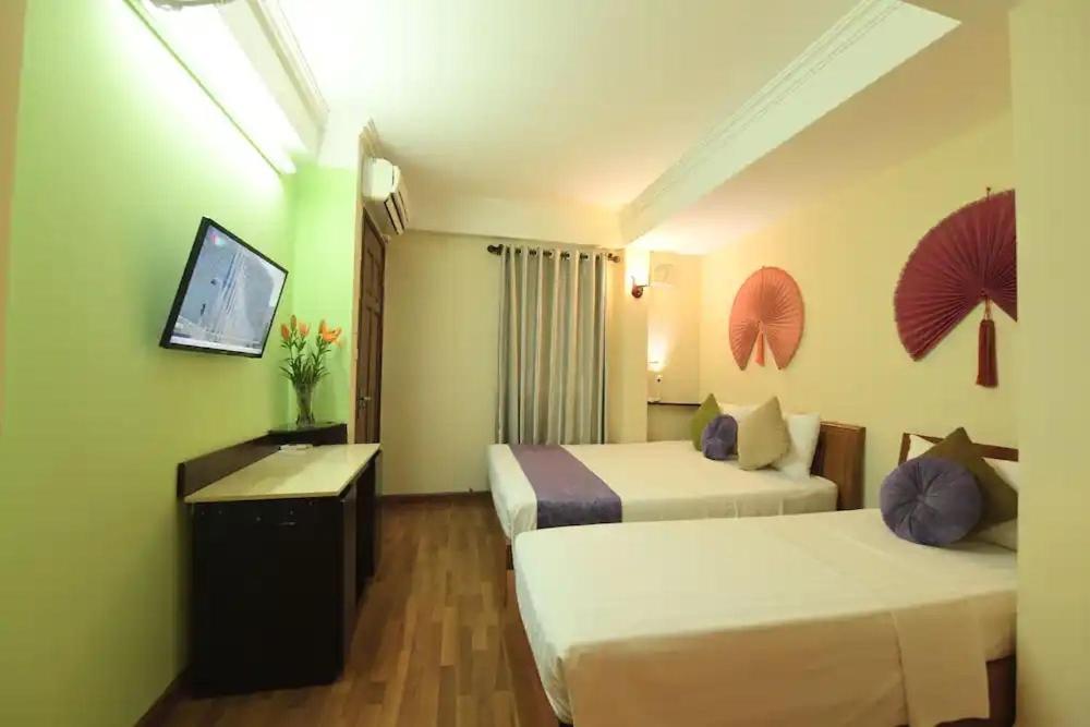 Hoan Kiem View Bed & Breakfast 3*